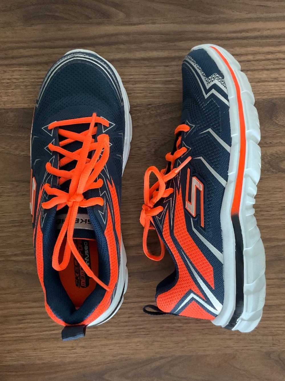 Skechers nitrate ultra brass sneaker shoes with memory foam - size 4